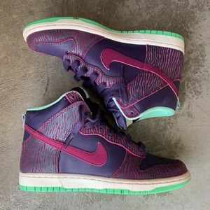 Size 7 NIKE Dunks High